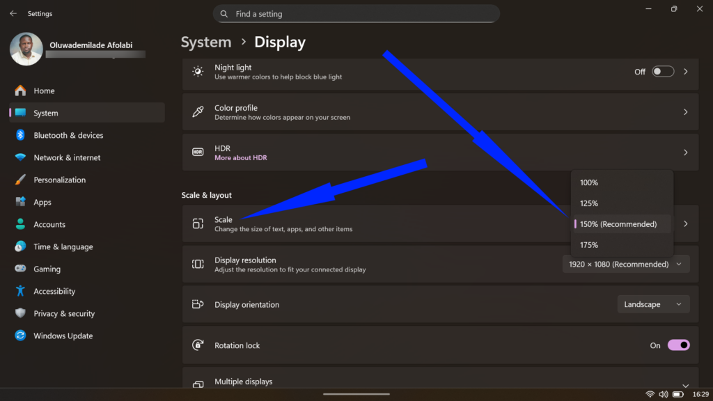 Windows Display settings menu showing the Scale dropdown set to 150% (Recommended).